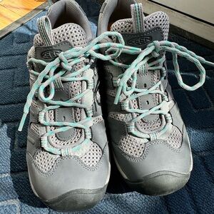 Keen women’s Gray and blue Hiking Shoes like new condition